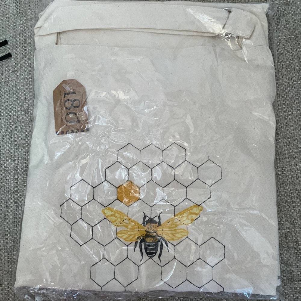 Kitchen apron Bee design NWT